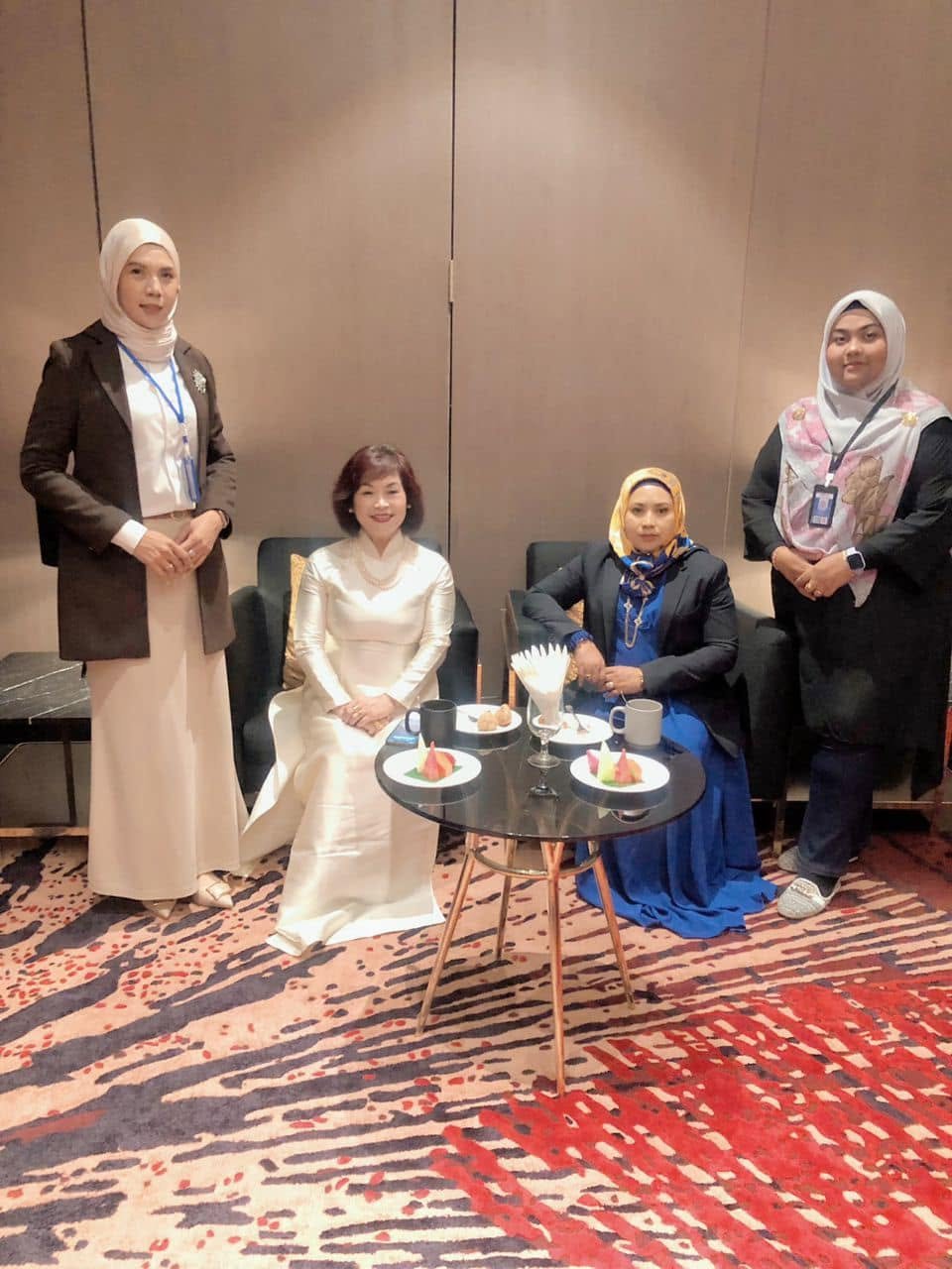 Delegasi MEEDC Malaysia bersama rakan strategik pada Asia Economic Cooperation Forum 2024.