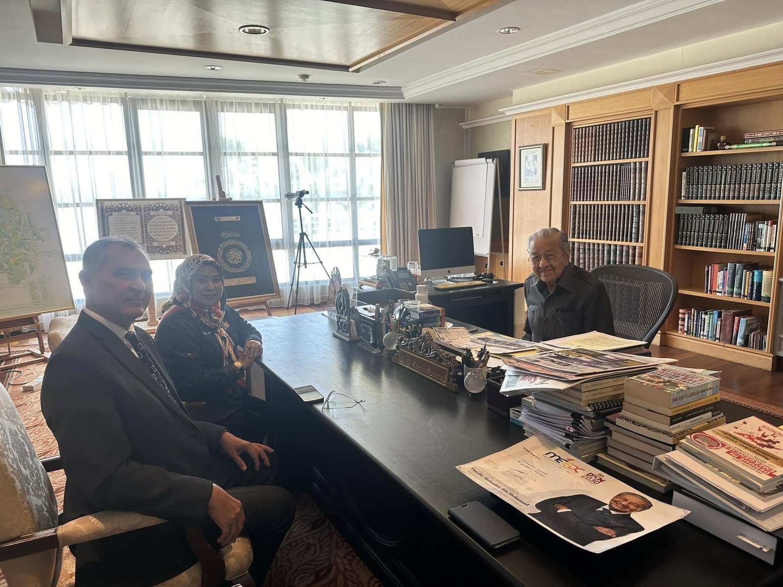 Kunjungan hormat Presiden MEEDC Malaysia, Yang Mulia Tengku Adena, kepada Tun Dr Mahathir Mohamad