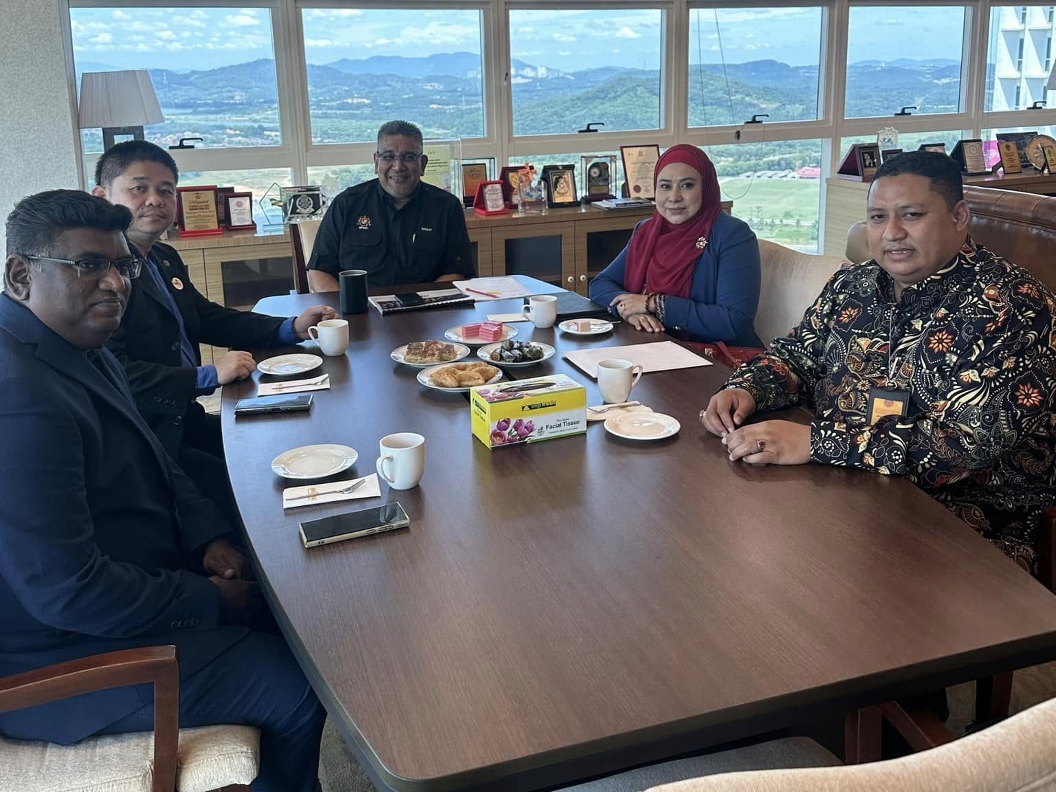 Kunjungan hormat Presiden MEEDC Malaysia, Yang Mulia Tengku Adena, ke pejabat YBhg. Datuk Wira Megat Zulkarnain