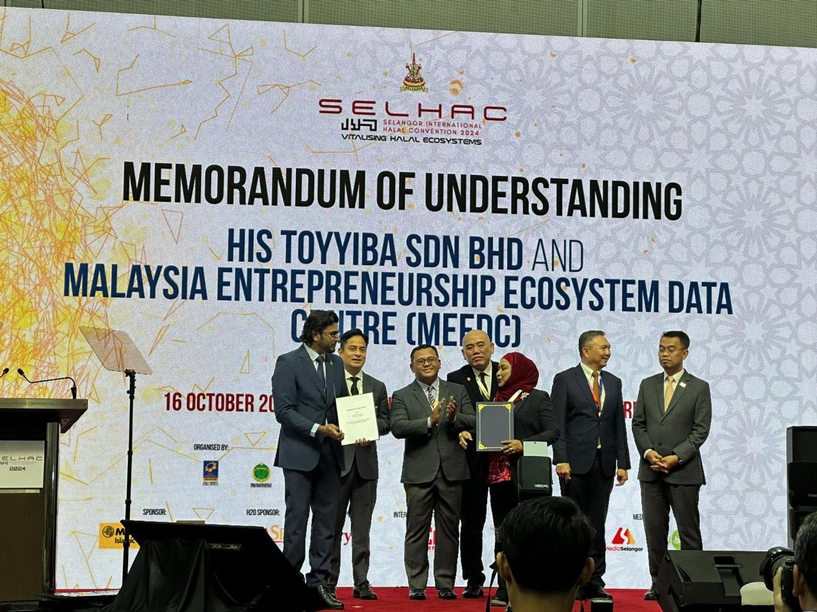 Sesi penyerahan dokumen Memorandum Persefahaman di pentas utama SELHAC 2024.