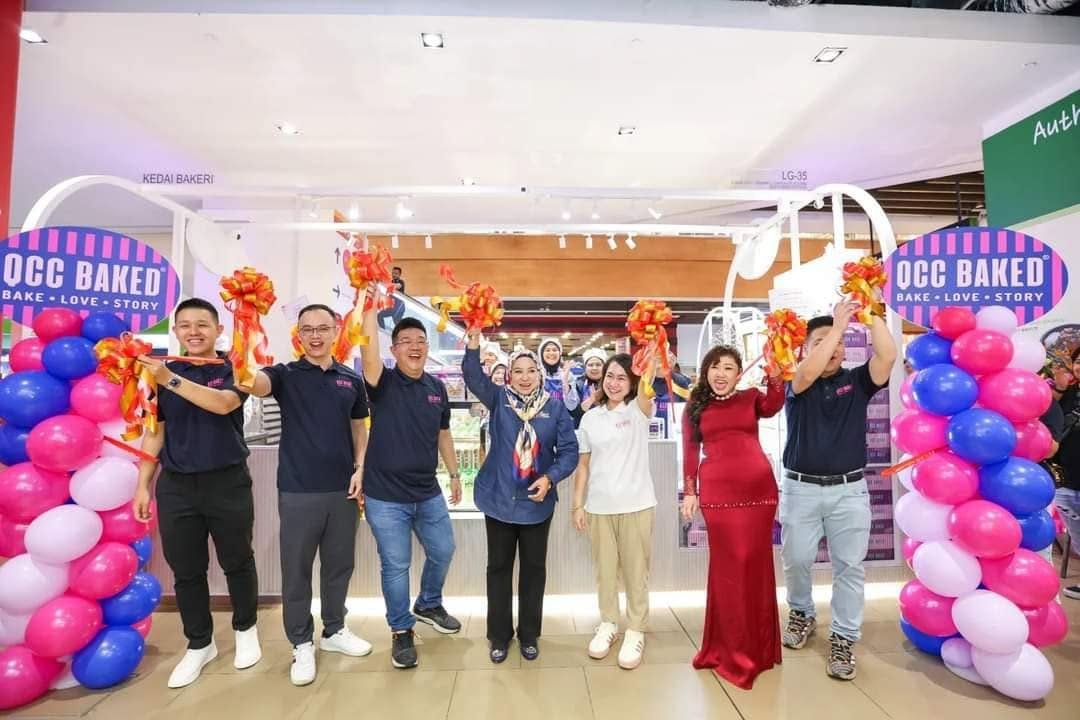 Perasmian cawangan QCC Baked di Melawati Mall oleh Presiden MEEDC Malaysia, Yang Mulia Tengku Adena