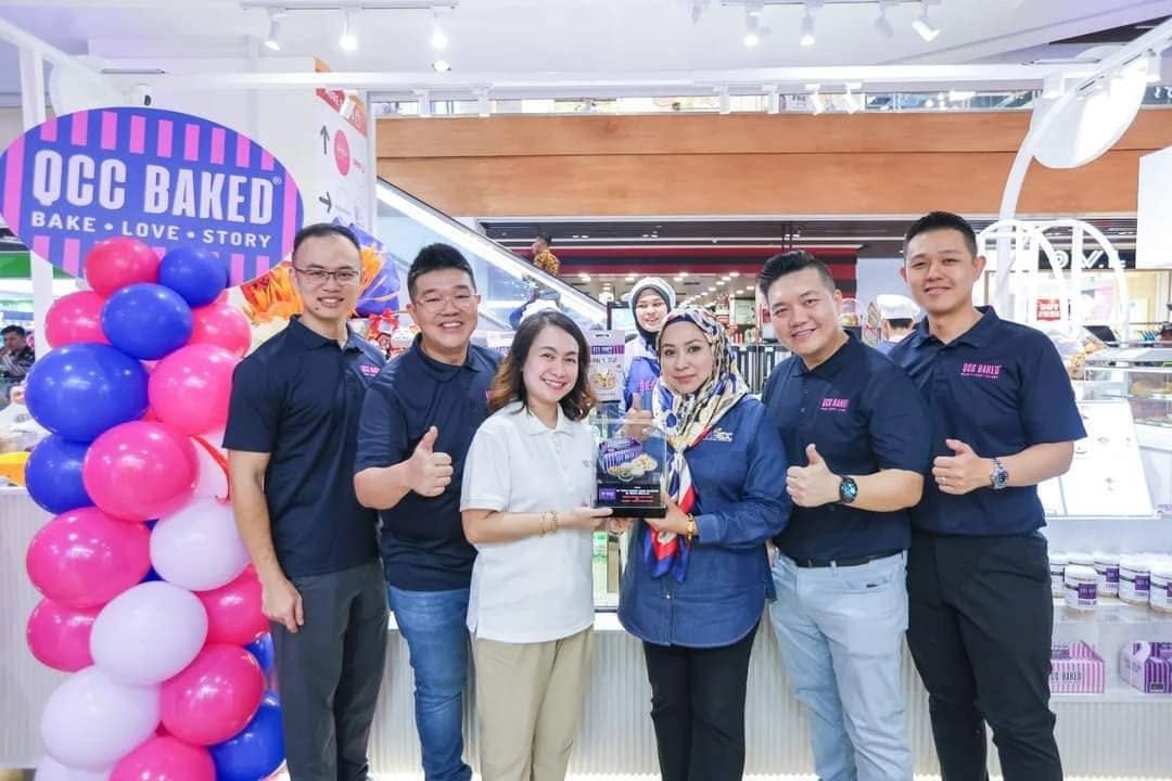 Yang Mulia Tengku Adena bersama pasukan QCC Baked