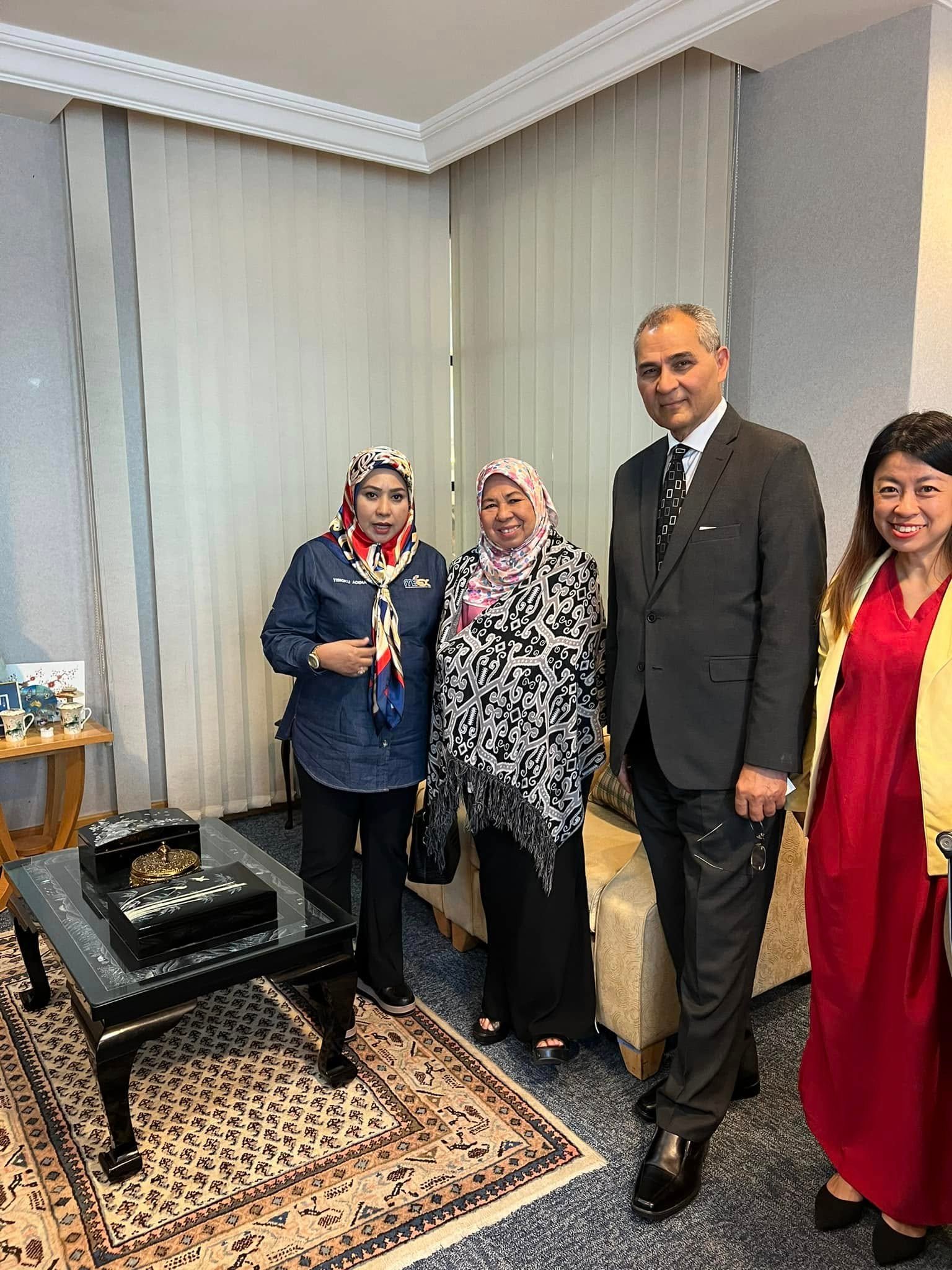 Presiden MEEDC Malaysia, Yang Mulia Tengku Adena, pada sesi kunjungan hormat sempena Asia Economic Cooperation Forum 2024.