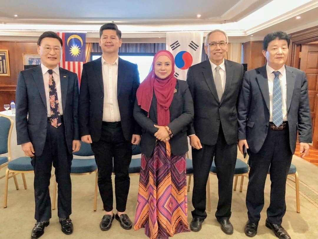 Presiden MEEDC Malaysia, Yang Mulia Tengku Adena, bersama para tetamu