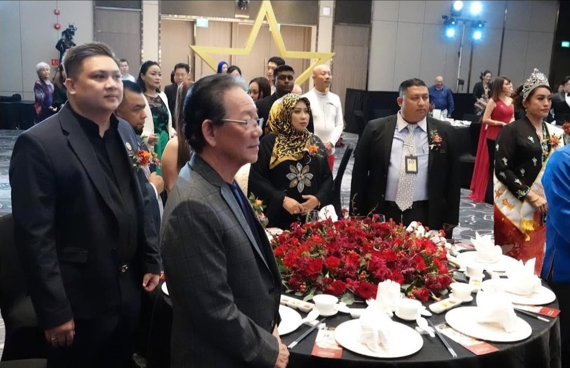 Yang Mulia Tengku Adena bersama para tetamu di Majlis International Business Alliance