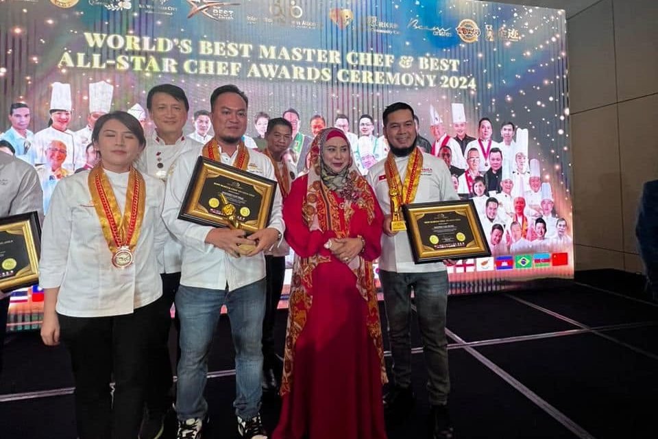 Yang Mulia Tengku Adena bersama para penerima World's Best Master Chef Awards 2024 dan Best All-Star Chef Awards 2024